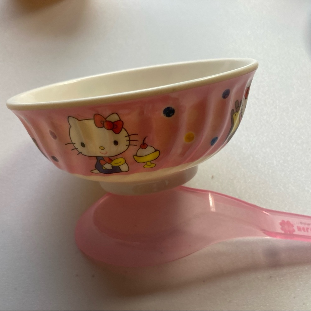 Hello Kitty Dishes - Picture 2 of 14